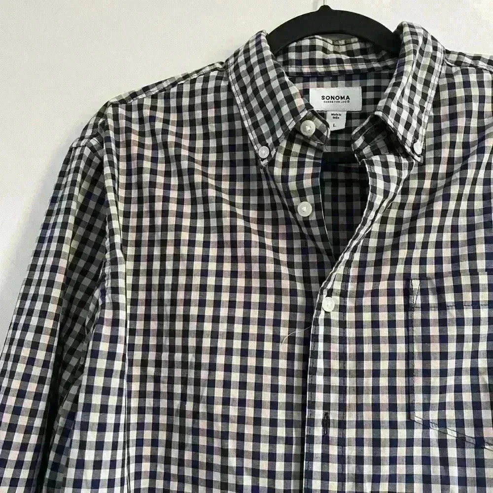 Men’s checkered dress shirt button down
